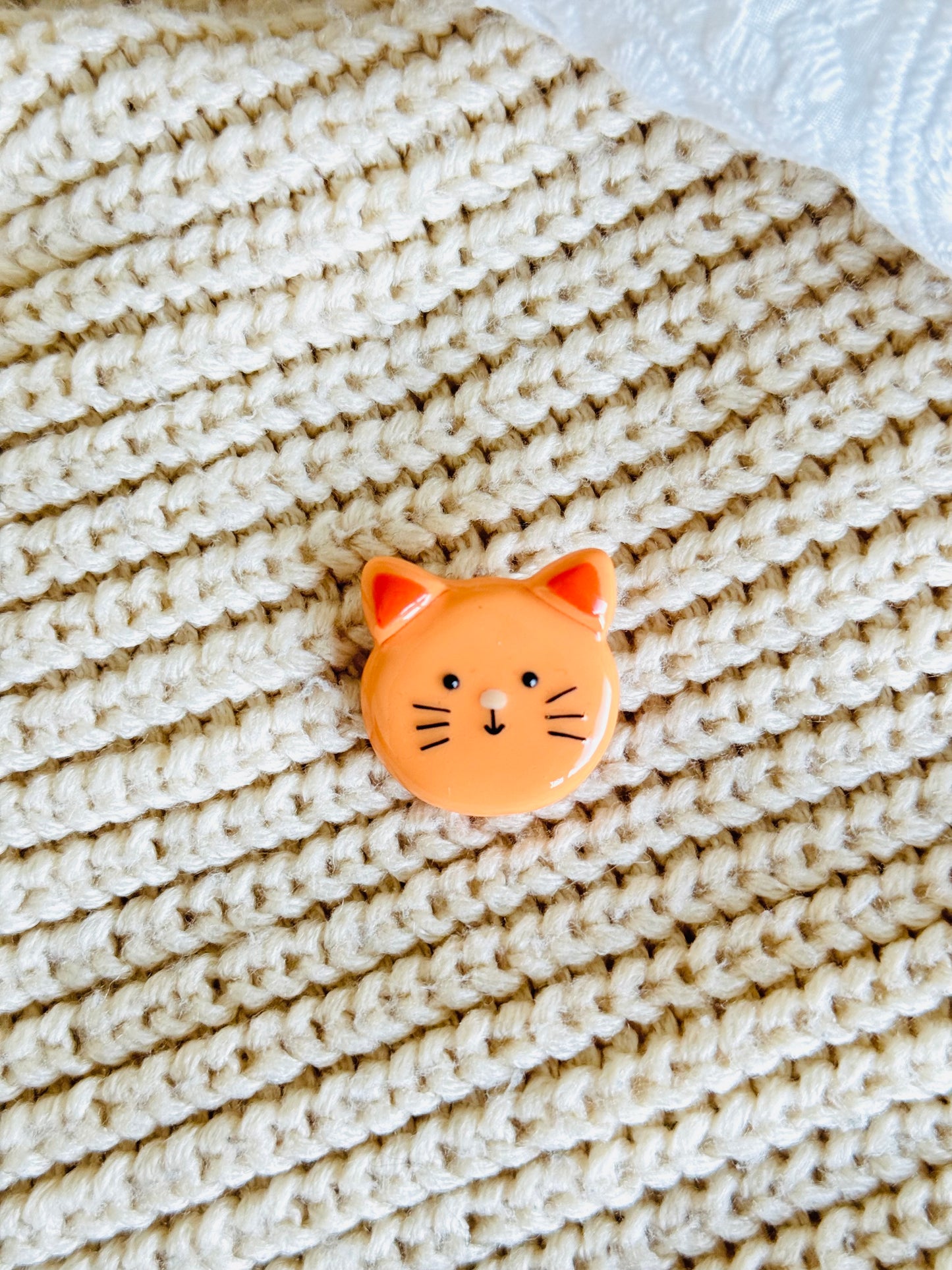 Cute cat pin brooch accessory, handmade animal brooch from polymer clay